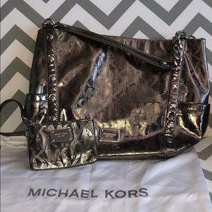 Metallic silver Michael Kors Tote Matching Clutch
